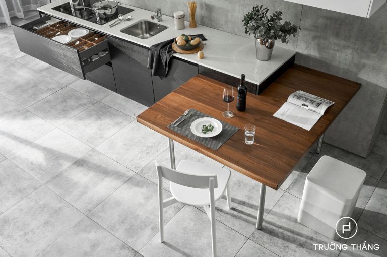 應該選擇帶桃條的木質廚柜還是單獨的木質廚柜？